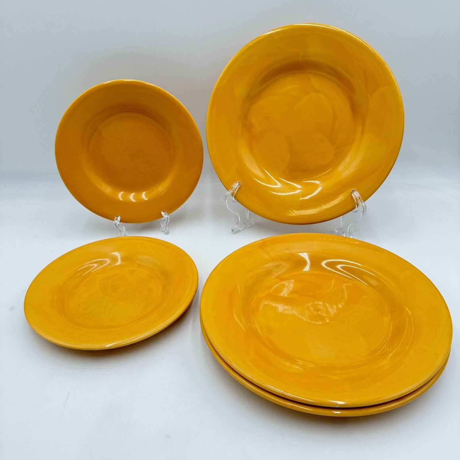 5 pc Set HD Designs Yellow Dinnerware 2 8.5in Salad & 3 11in Dinner Plates