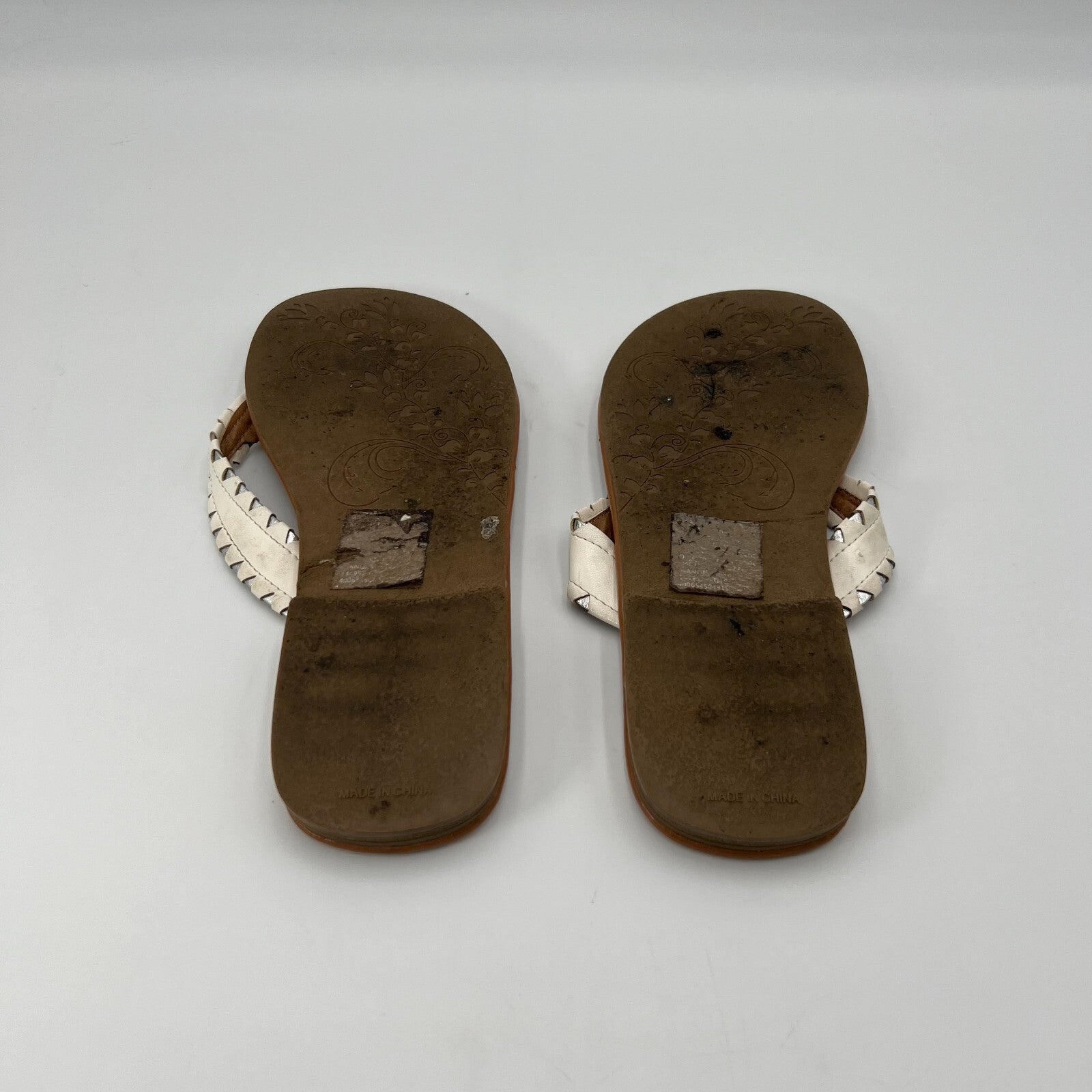 Sonoma Goods For Life Sandal Thongs White Silver Tan Flats Womens Size 8