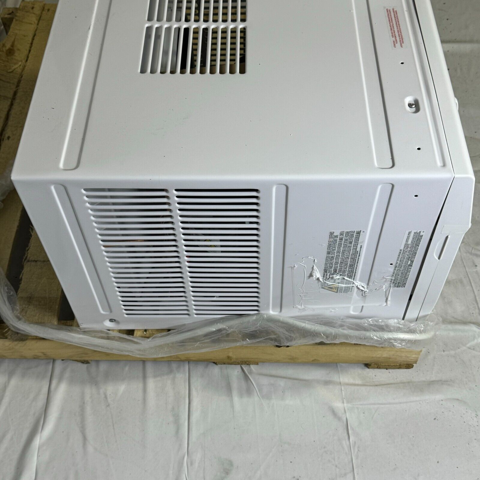 25,000 BTU 230V Energy Star Keystone Window Air Conditioner