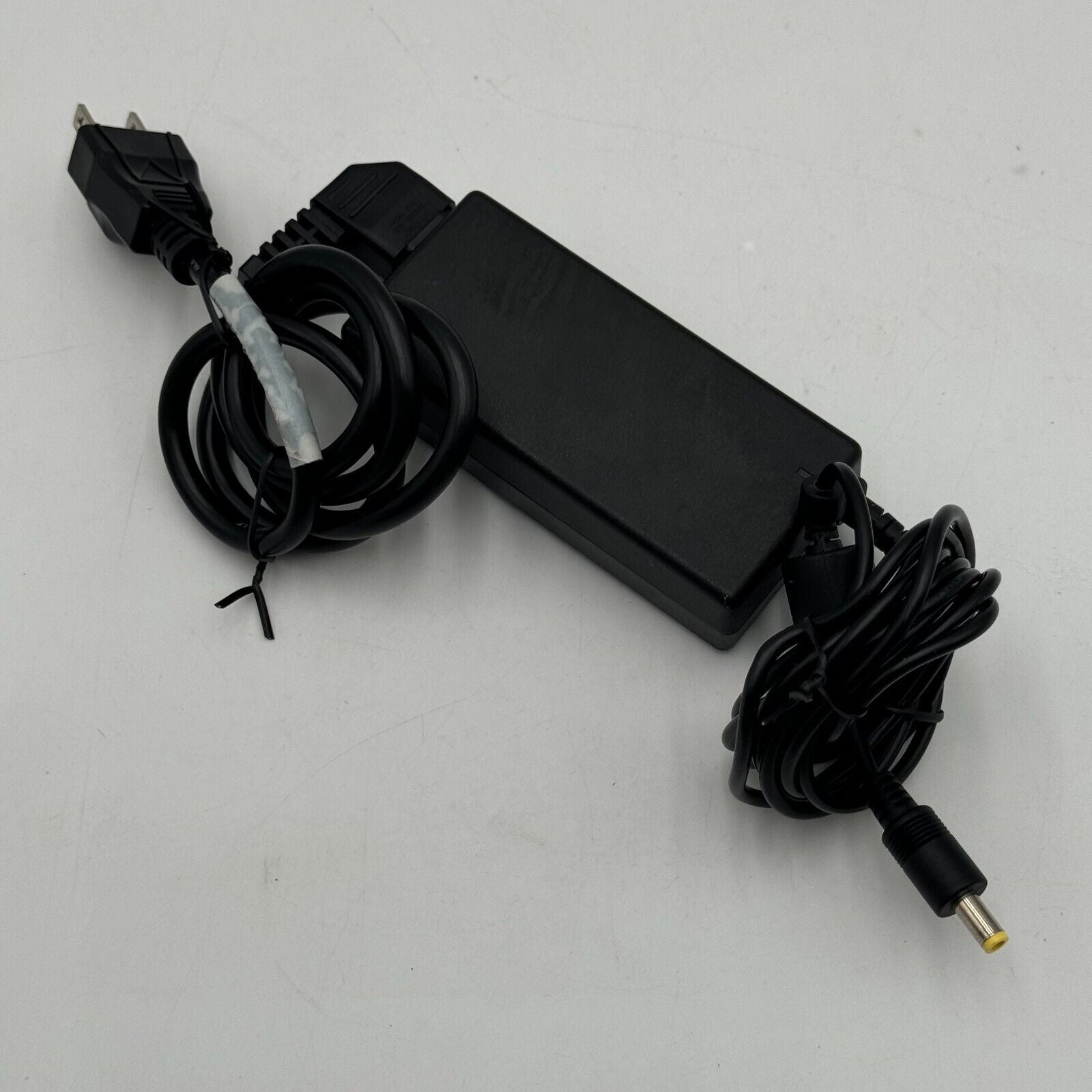 DELL Genuine 60W PA-16 ADAPTER F9710 PA-1600-06D1 PA-1600-06D2 TD231 OEM YELLOW