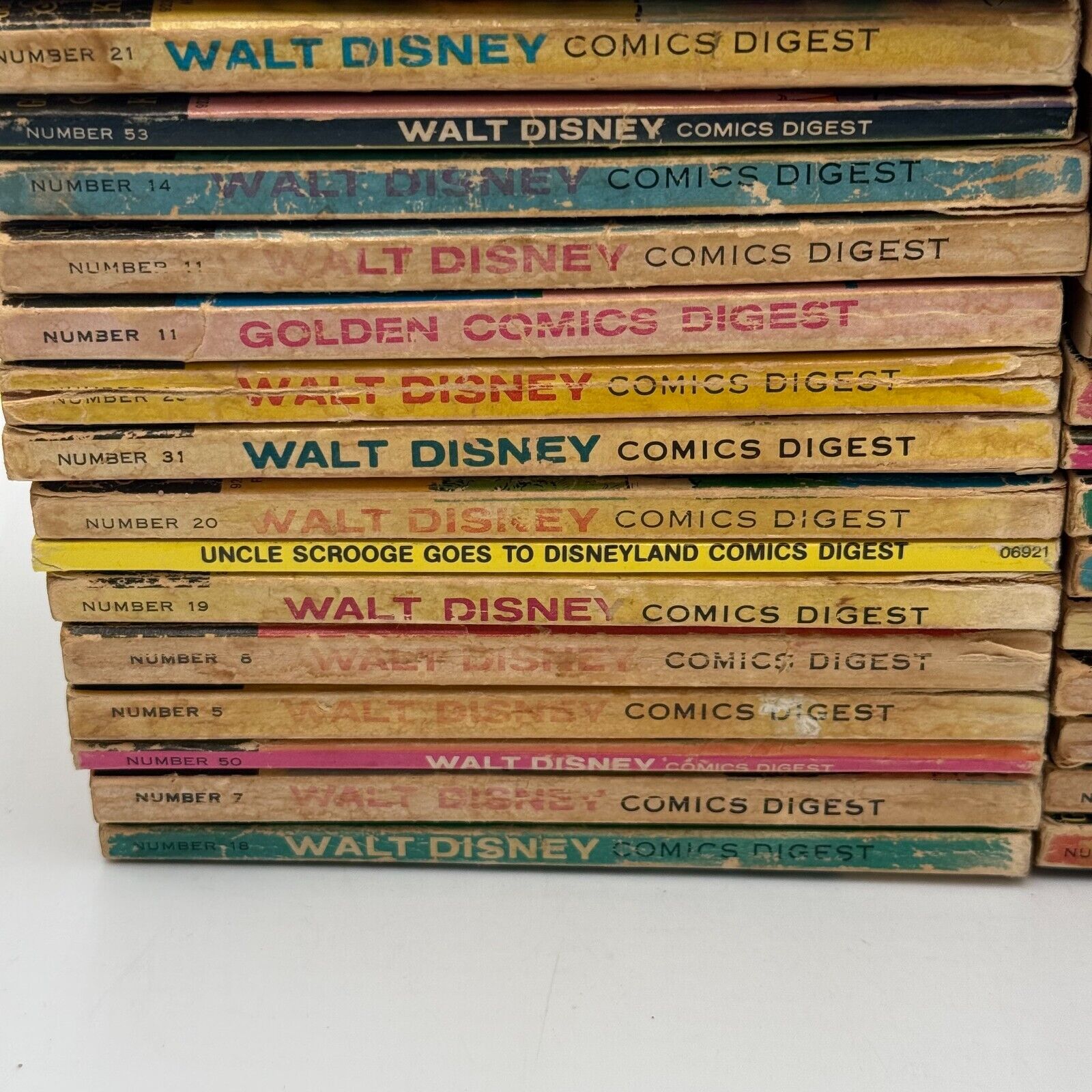 Lot of 34 Vintage Walt Disney Comics Digest Books Collection - US CLASSIC COMICS