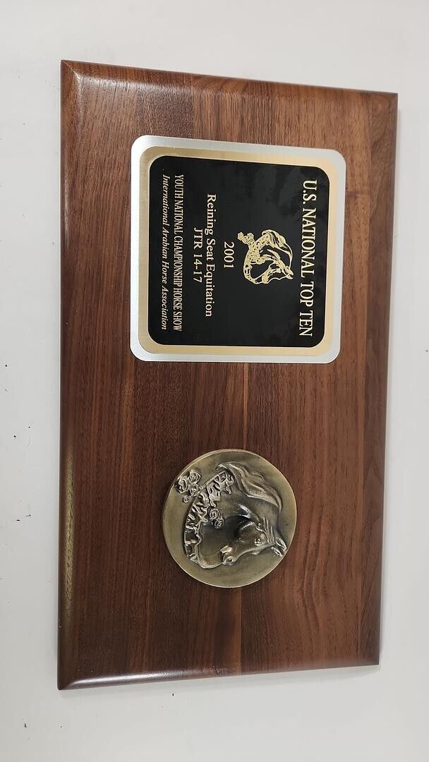 Beautiful Walnut Plaque 18x10 - 2001 Yth Ntnl. Championship Horse Show Reigning