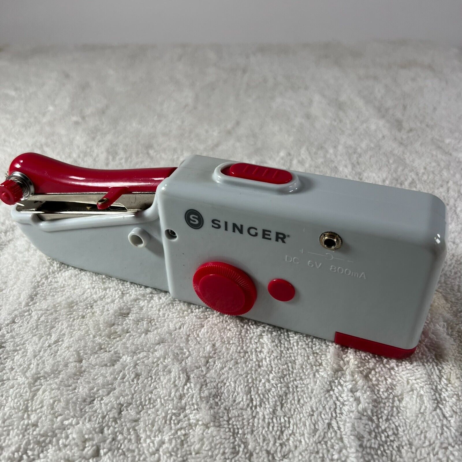 Singer Stitch Sew Quick Handheld Cordless Mending Sewing Machine w/ Accessories