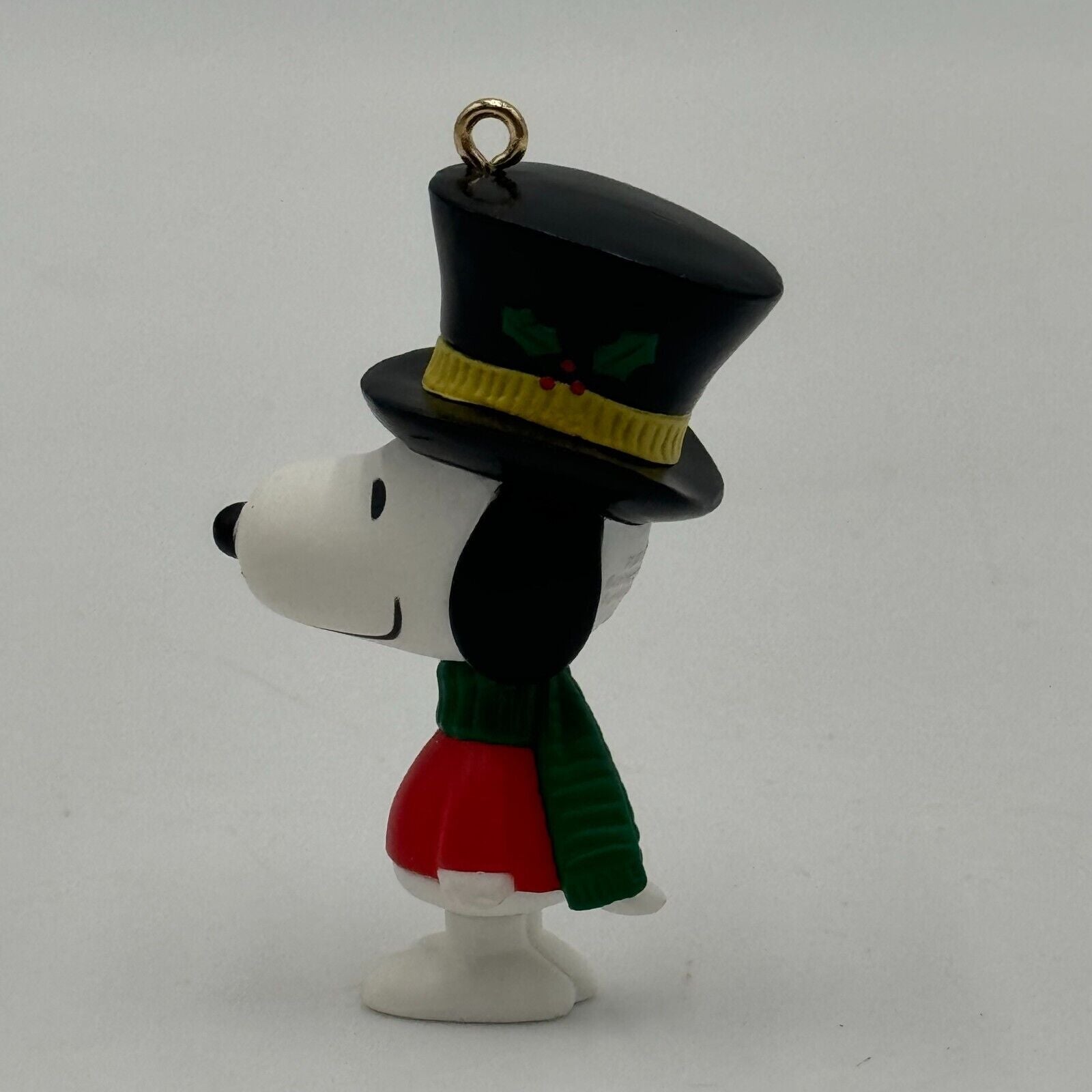 Vintage Hallmark Snoopy & Snow Scene Tabletop Display Ornament Christmas Decor