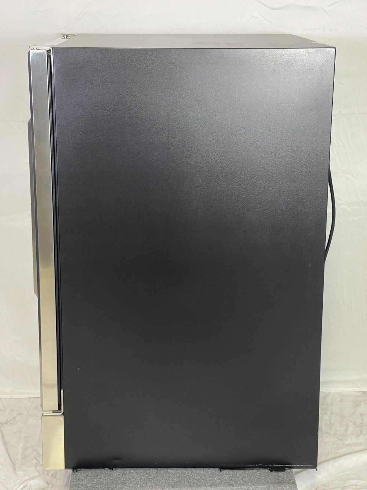 Newair 58-Can, 18-Bottle Built-in Dual Zone Beverage Fridge 24" Model AWB-360DB