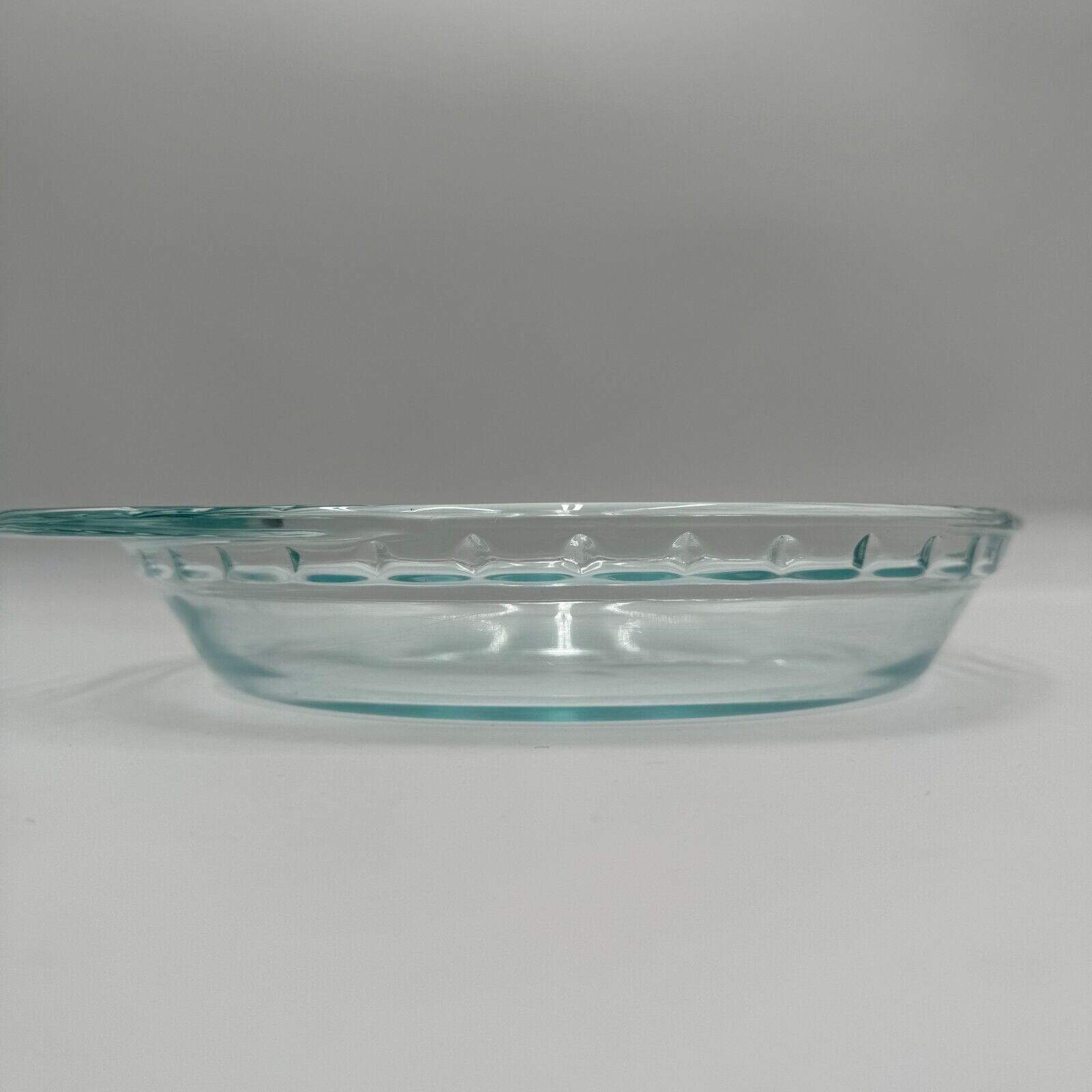 Vintage 9.5” PYREX Deep Dish Pie Plate Fluted & Scalloped Edges w/ Handles #2229