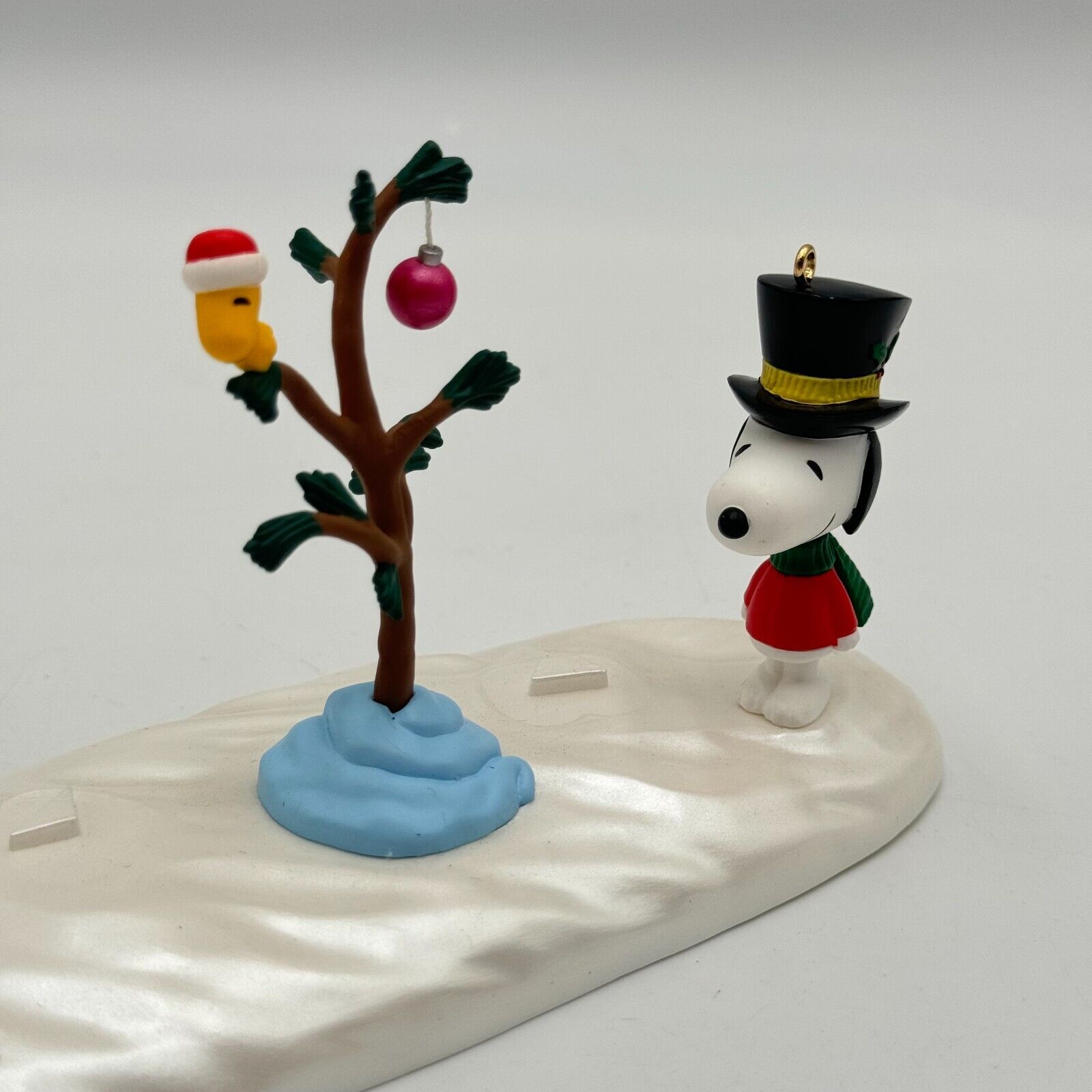 Vintage Hallmark Snoopy & Snow Scene Tabletop Display Ornament Christmas Decor