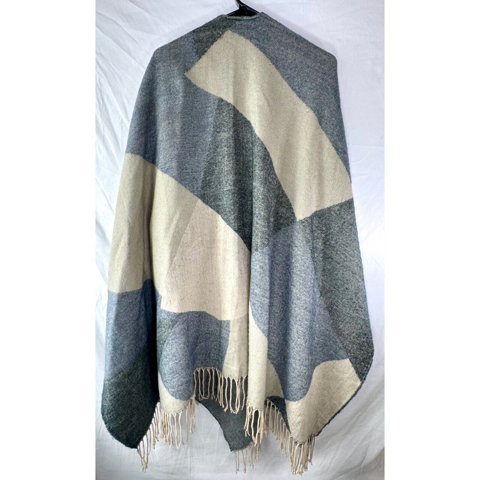 Marc New York Shawl One Size Tan Gray Plaid Fringe Soft Tassel Tie Front Wrap