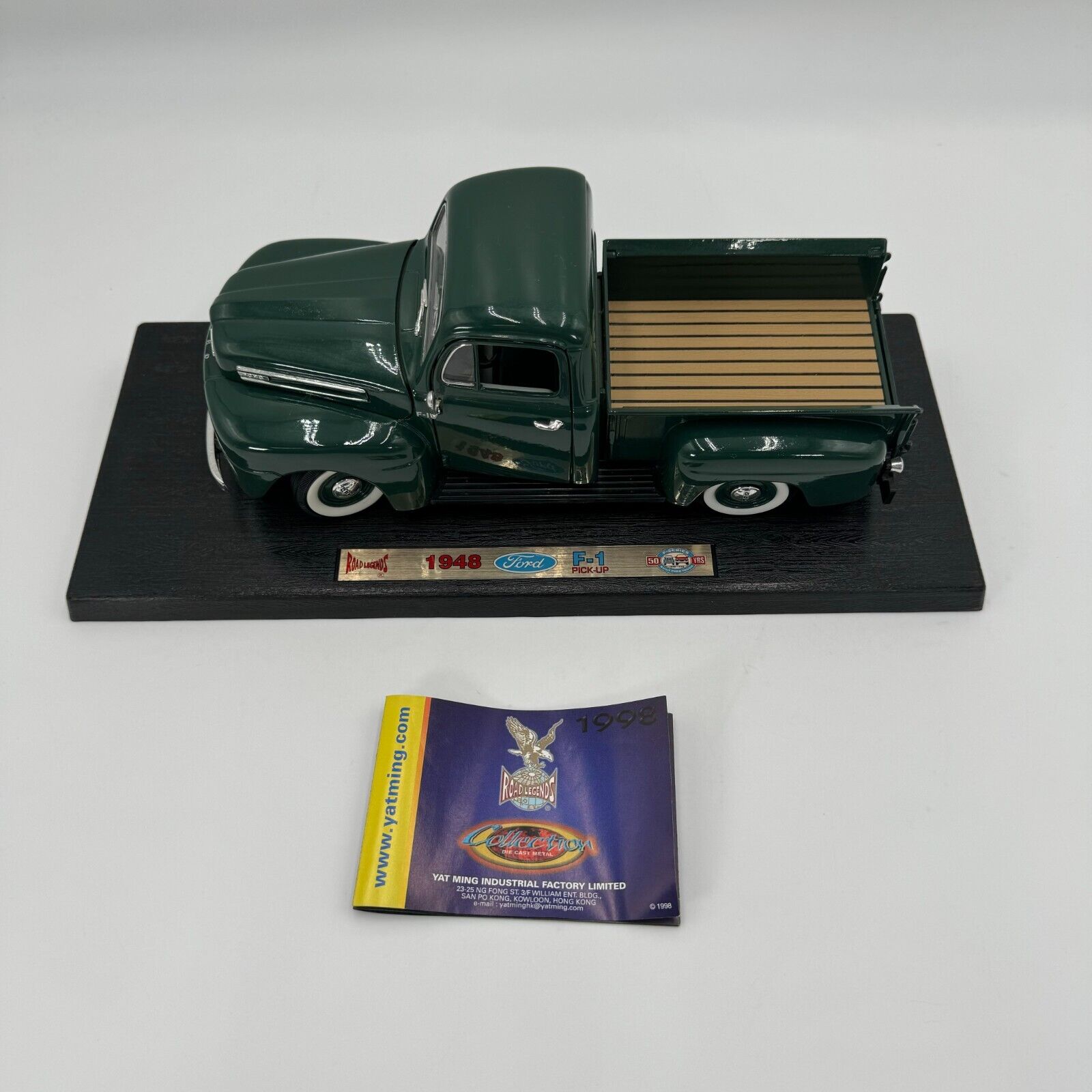 Road Signature Ford 1948 F-1 Pick Up 1:18 Model Diecast Model Truck - Open Box