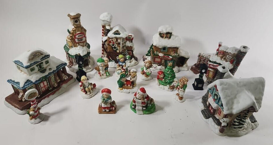 Lot of 18 -1991 Mercuries LTD Ceramic Santa/Elves- Christmas Village North Pole