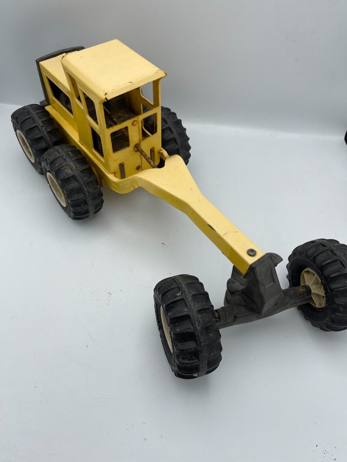 Vintage 70s Tonka 17 in Long Yellow Case Metal Road Grader Toy