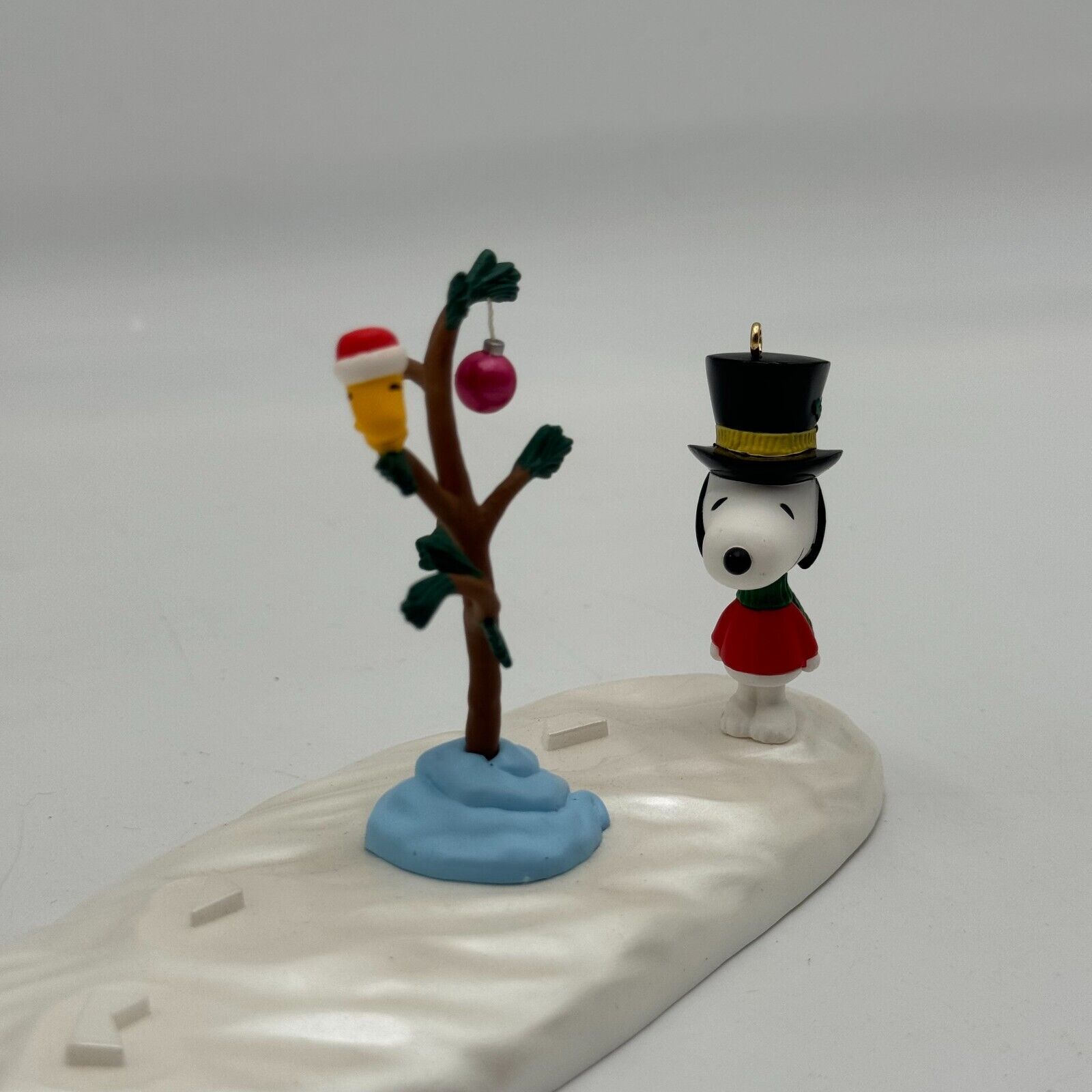 Vintage Hallmark Snoopy & Snow Scene Tabletop Display Ornament Christmas Decor