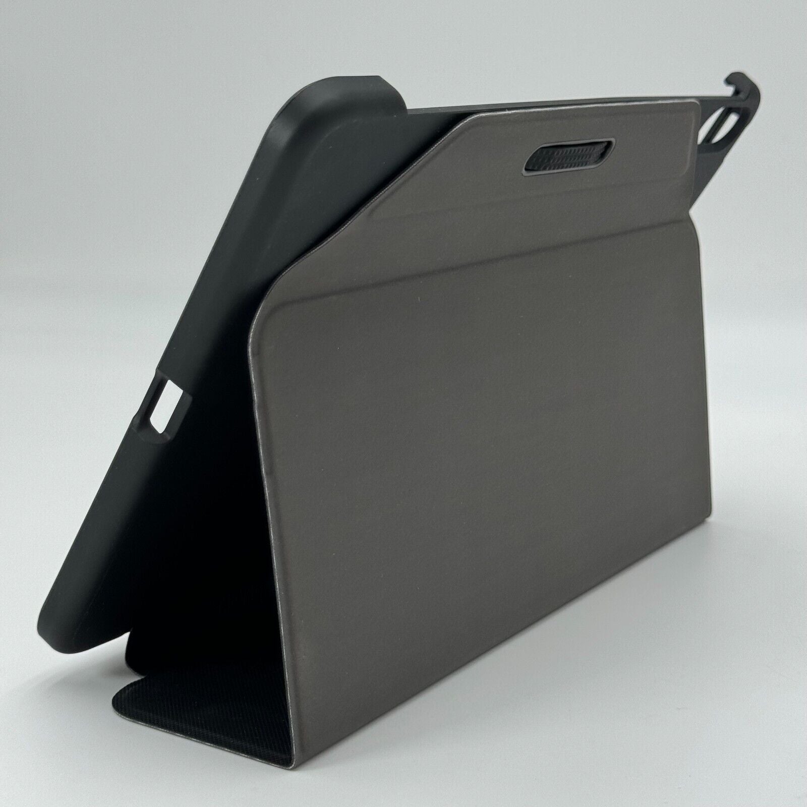 11” iPad Pro Case Logic Snapview Case With Pencil Holder Black - New In Box