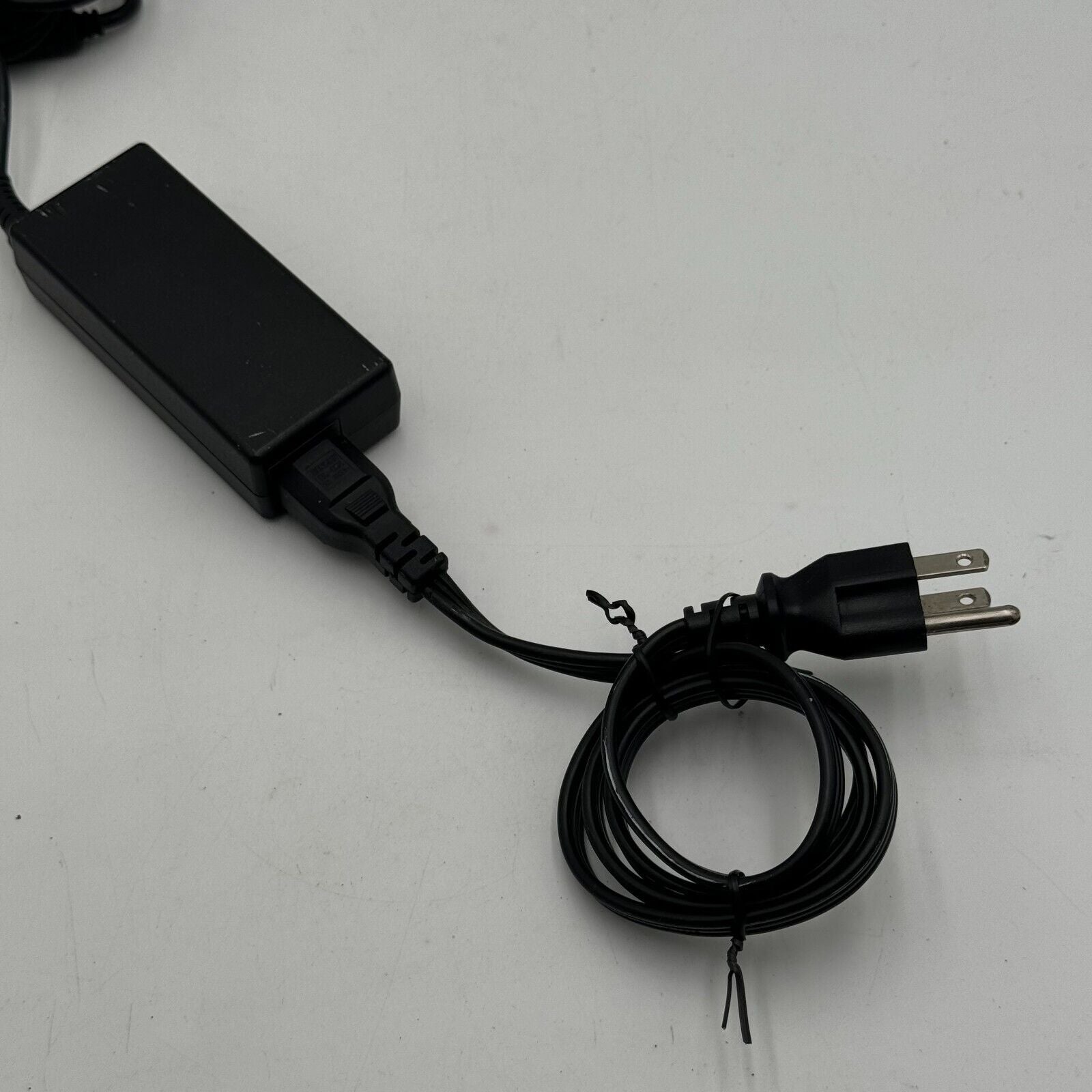 DELL genuine 65W PA-12 OEM adapter charger LA65NS2-01 PA-1650-02D2 6TM1C 928G4