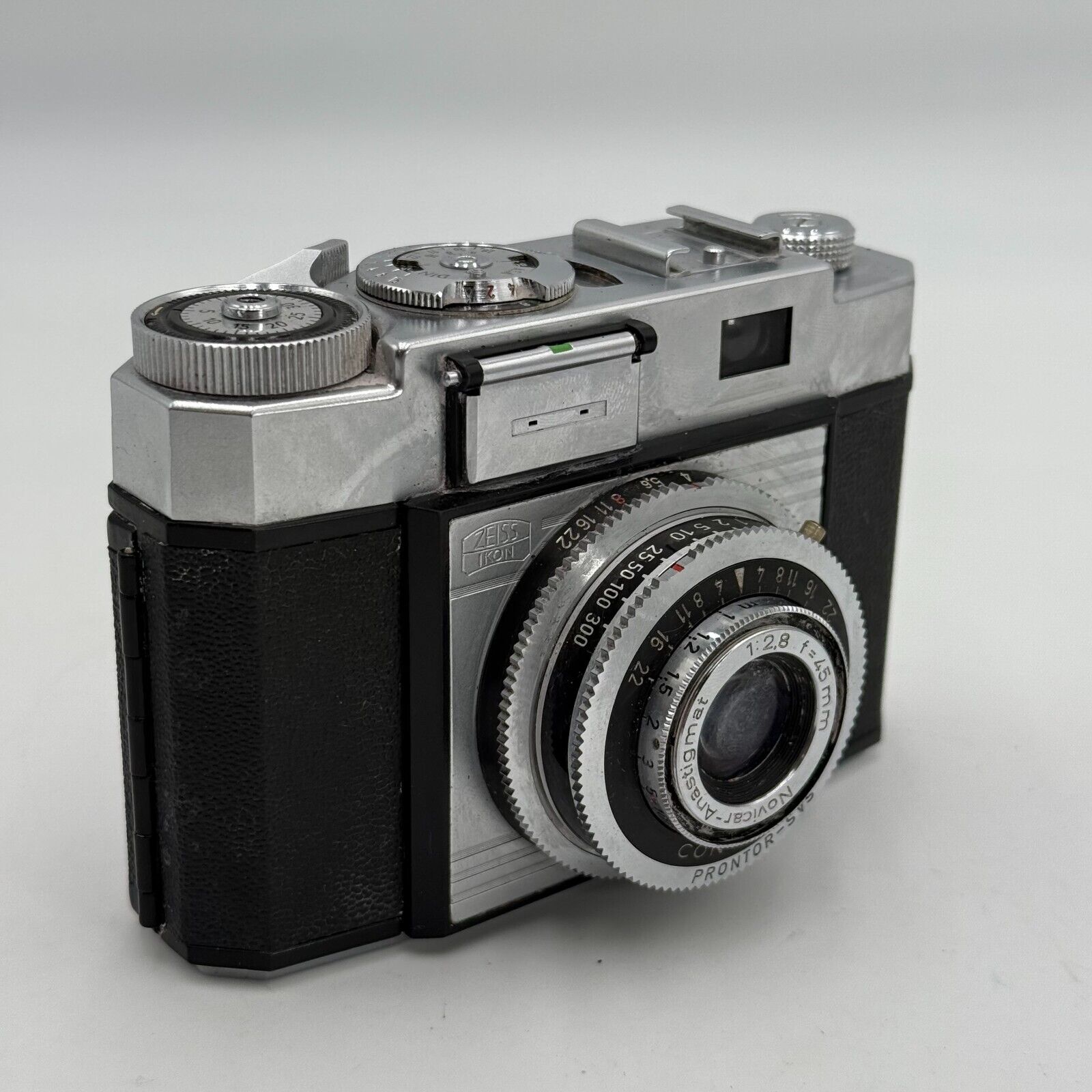 Zeiss Ikon 527/24 Rangefinder SLR Vintage Camera With 1:2.8 f45mm Novicar lens