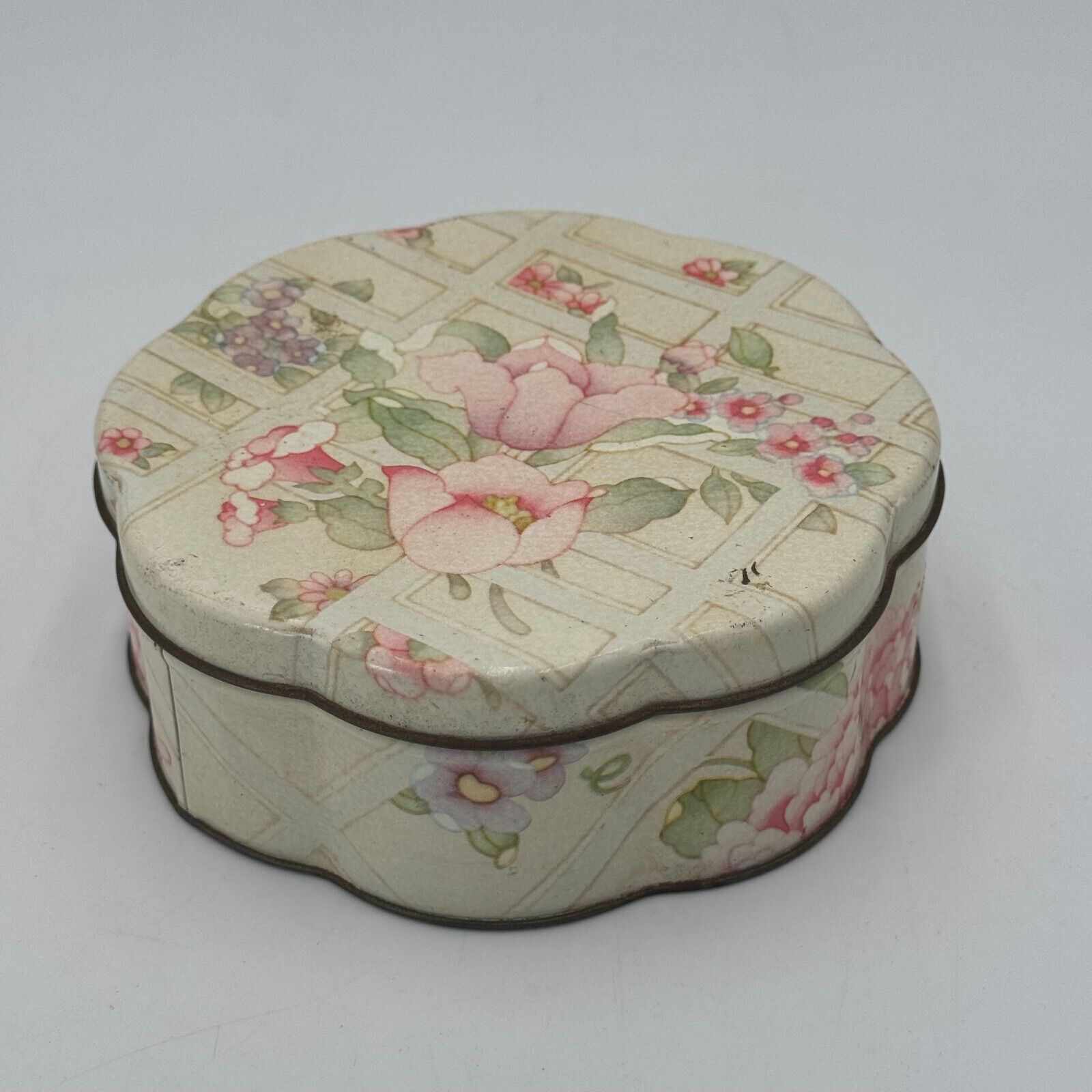 Avon Talcum Powder Puff Pink Tin W/ Scalloped Edges & Blossoms Design Original