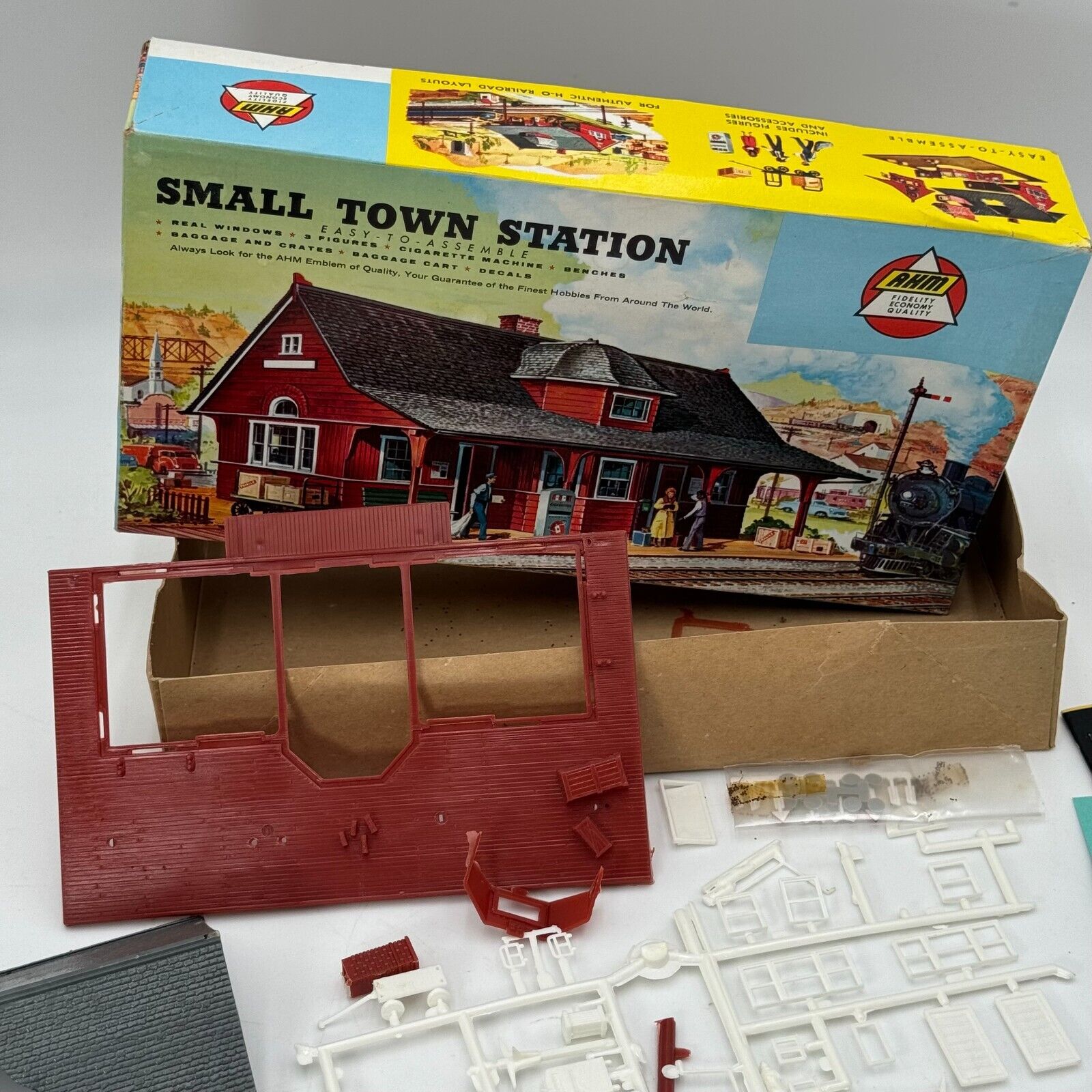 AHM Small Town Station HO 1:87 Train Building Model Kit