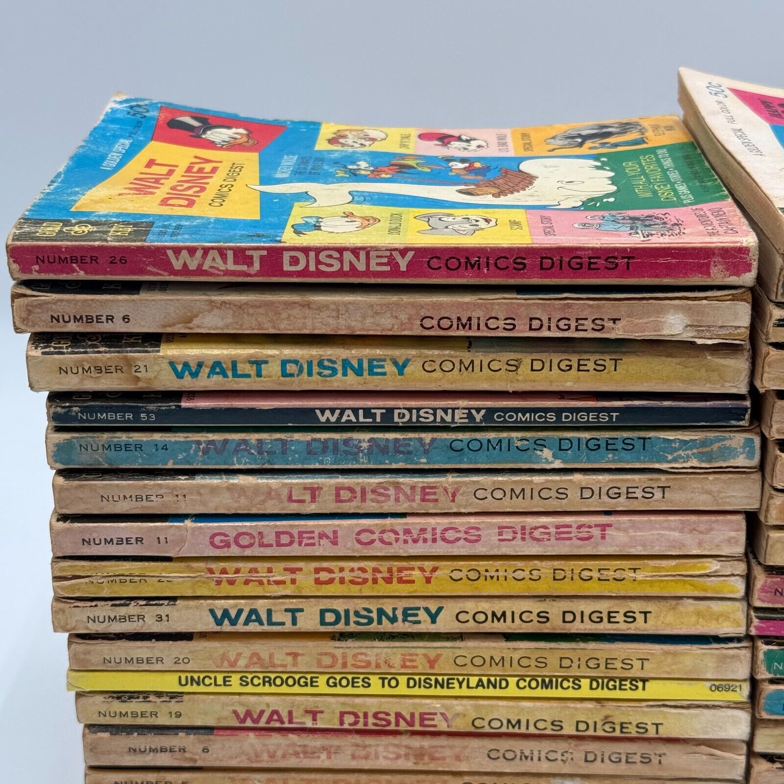 Lot of 34 Vintage Walt Disney Comics Digest Books Collection - US CLASSIC COMICS