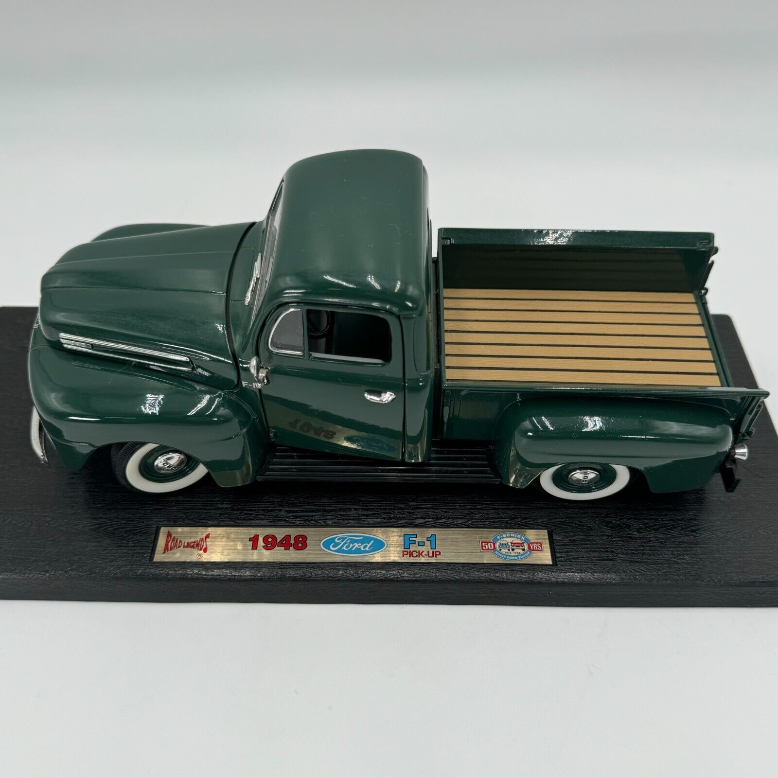 Road Signature Ford 1948 F-1 Pick Up 1:18 Model Diecast Model Truck - Open Box