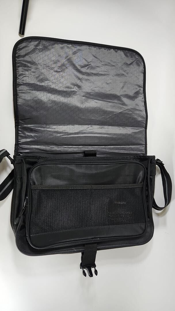Black Solo Briefcase/Laptop Messenger Bag - Laptop Carry Bag - Portable - 15.6"