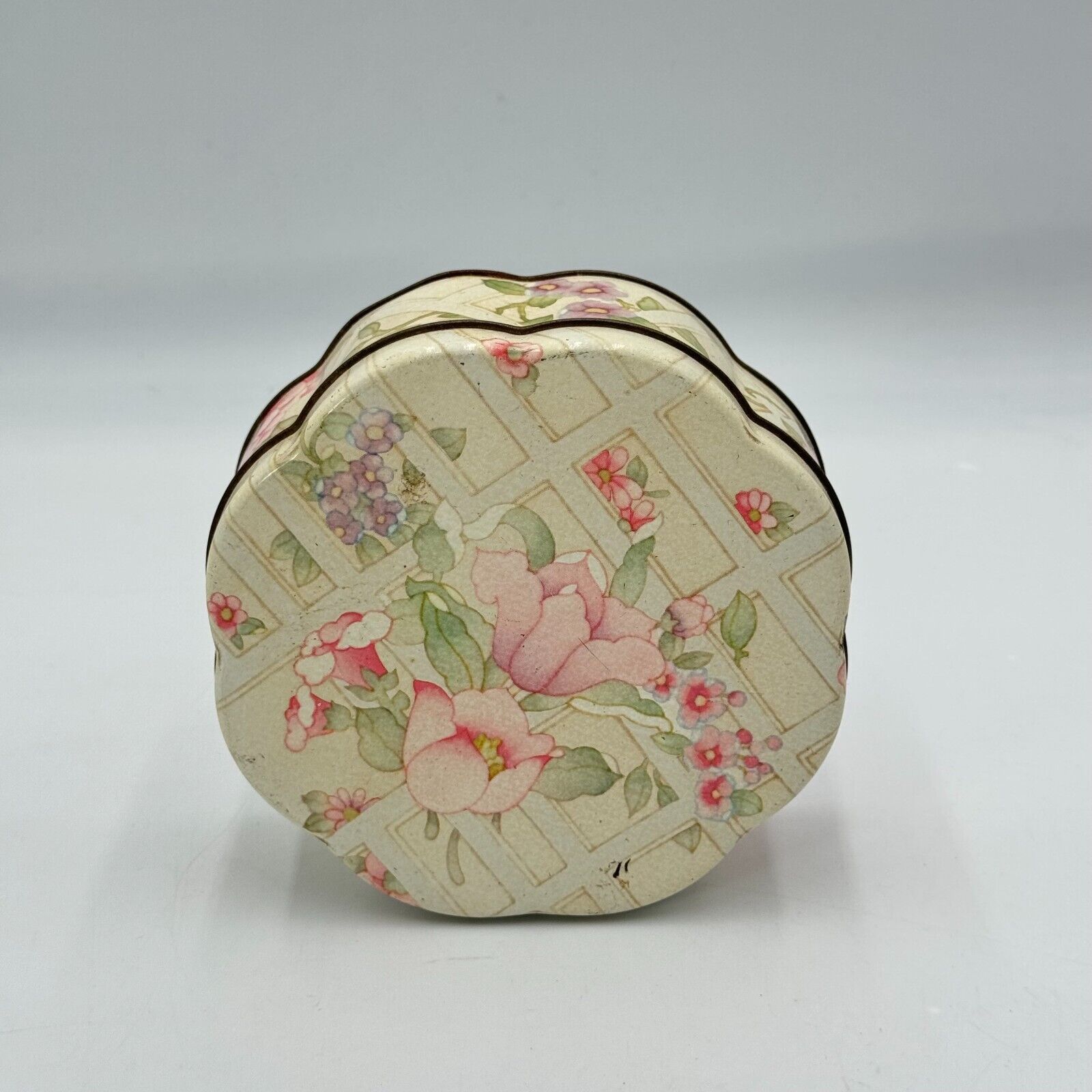 Avon Talcum Powder Puff Pink Tin W/ Scalloped Edges & Blossoms Design Original