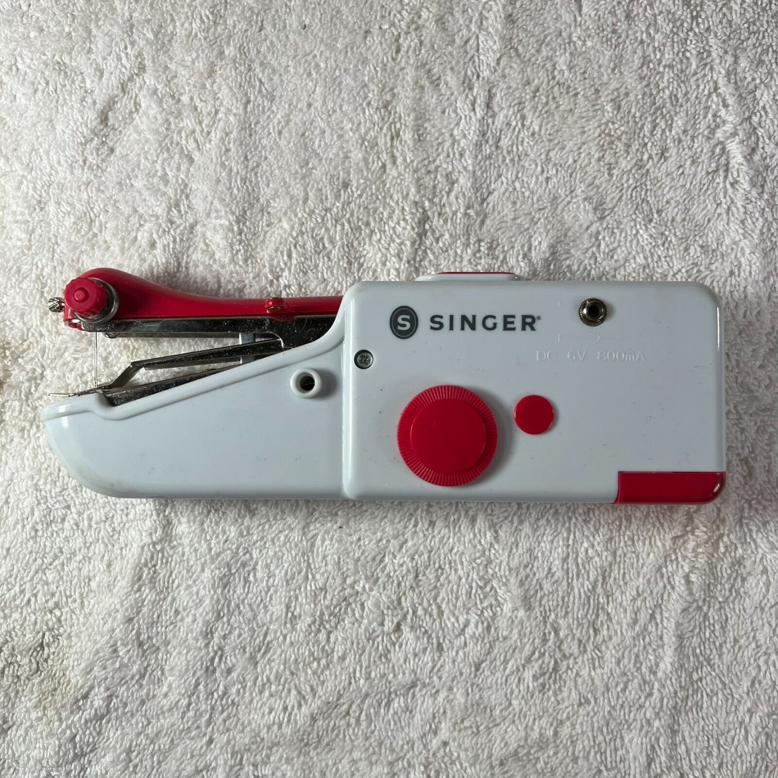 SINGER Stitch Sew Quick Handheld Cordless Mending Sewing Machine w/ Accessories
