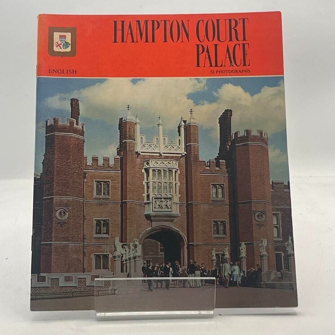 Hampton Court Palace - 52 Stunning Photographs PAPERBACK