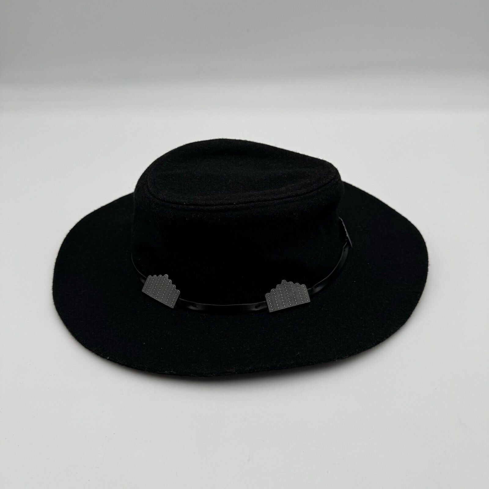 Forever 21 Black Felt Cowboy Hat Fadora Metal Accent Design Leather Size 7.5