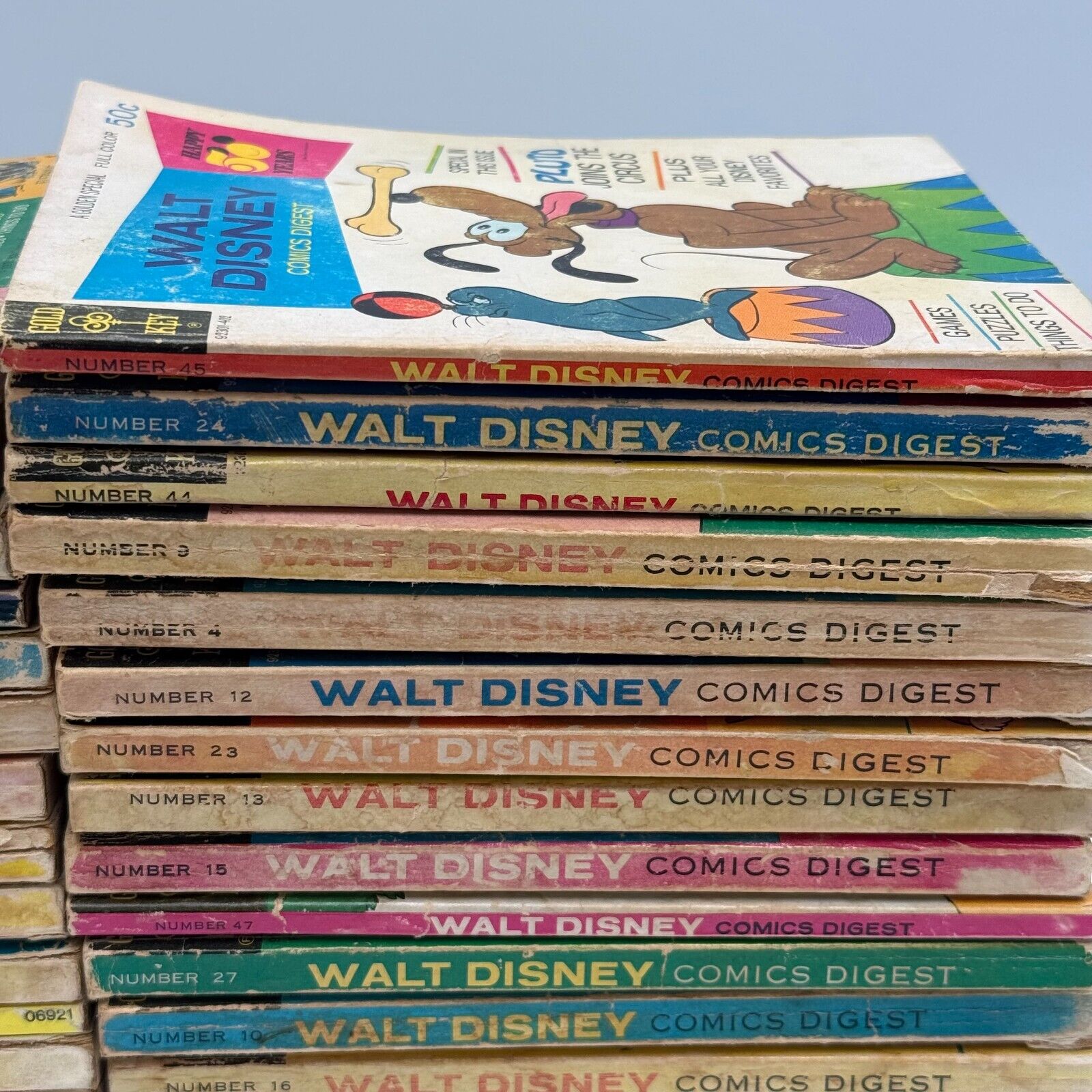 Lot of 34 Vintage Walt Disney Comics Digest Books Collection - US CLASSIC COMICS