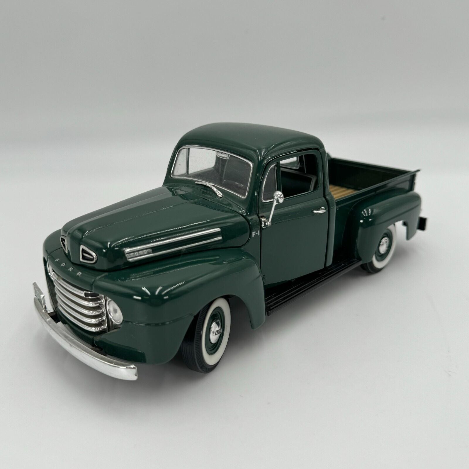 Road Signature Ford 1948 F-1 Pick Up 1:18 Model Diecast Model Truck - Open Box