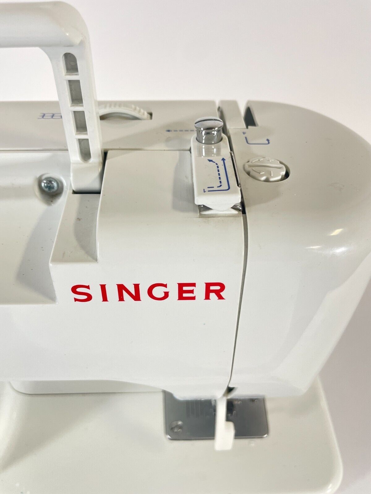 SINGER SIMPLE SEWING MACHINE - MODEL 50T8 E99670 - No Power Cord/Pedal