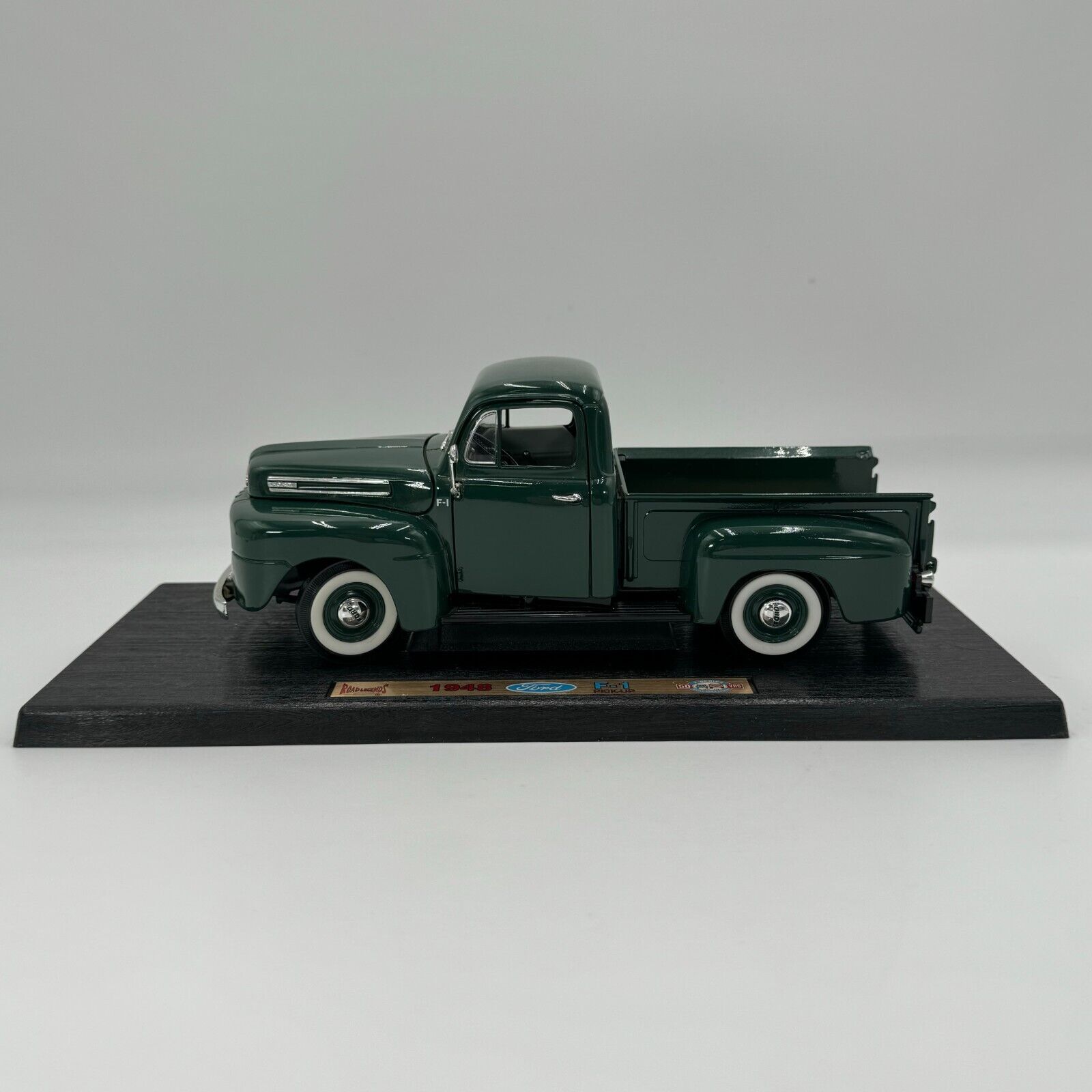 Road Signature Ford 1948 F-1 Pick Up 1:18 Model Diecast Model Truck - Open Box