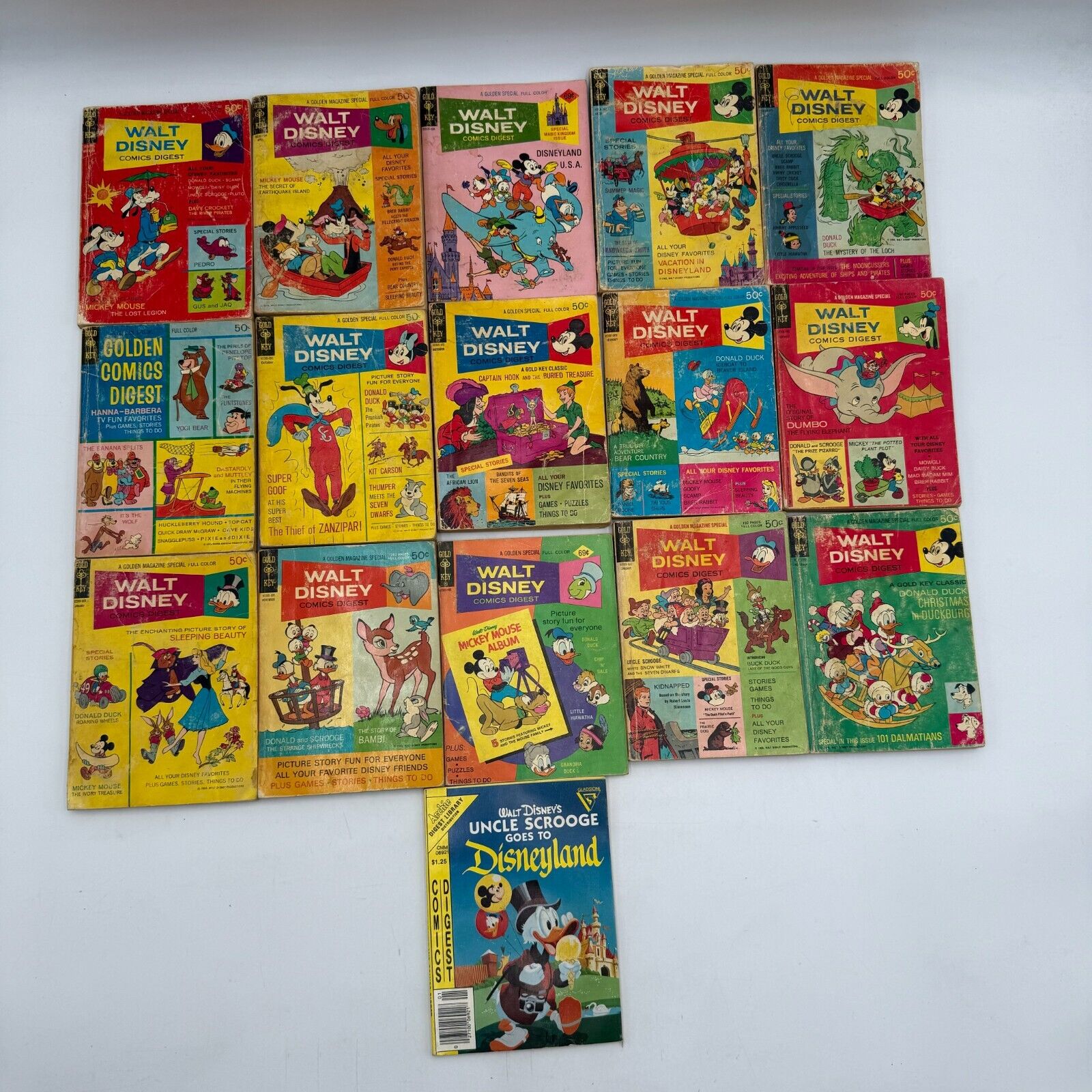 Lot of 34 Vintage Walt Disney Comics Digest Books Collection - US CLASSIC COMICS