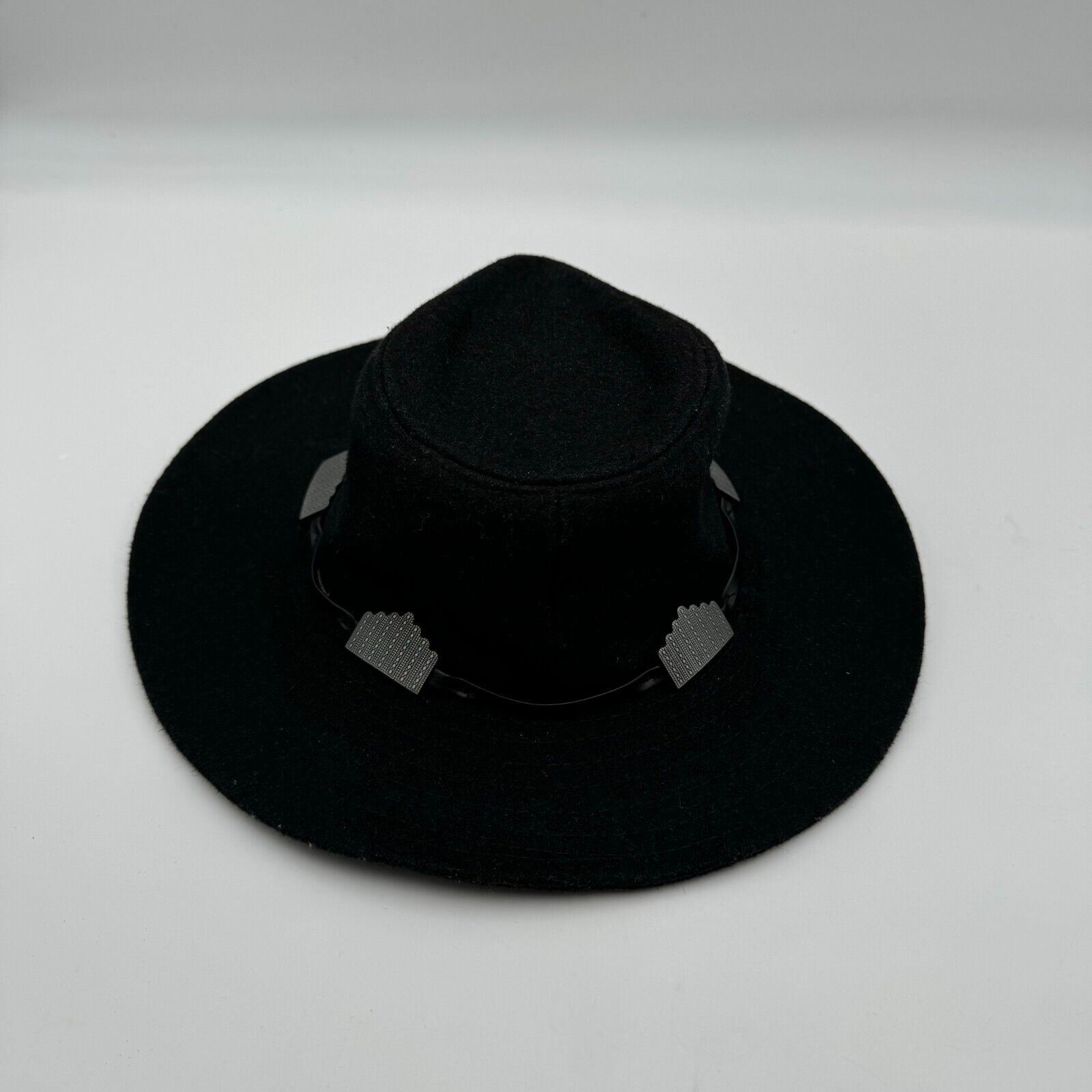 Forever 21 Black Felt Cowboy Hat Fadora Metal Accent Design Leather Size 7.5