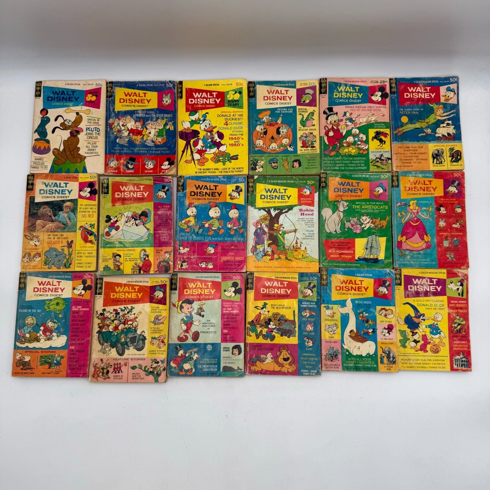 Lot of 34 Vintage Walt Disney Comics Digest Books Collection - US CLASSIC COMICS