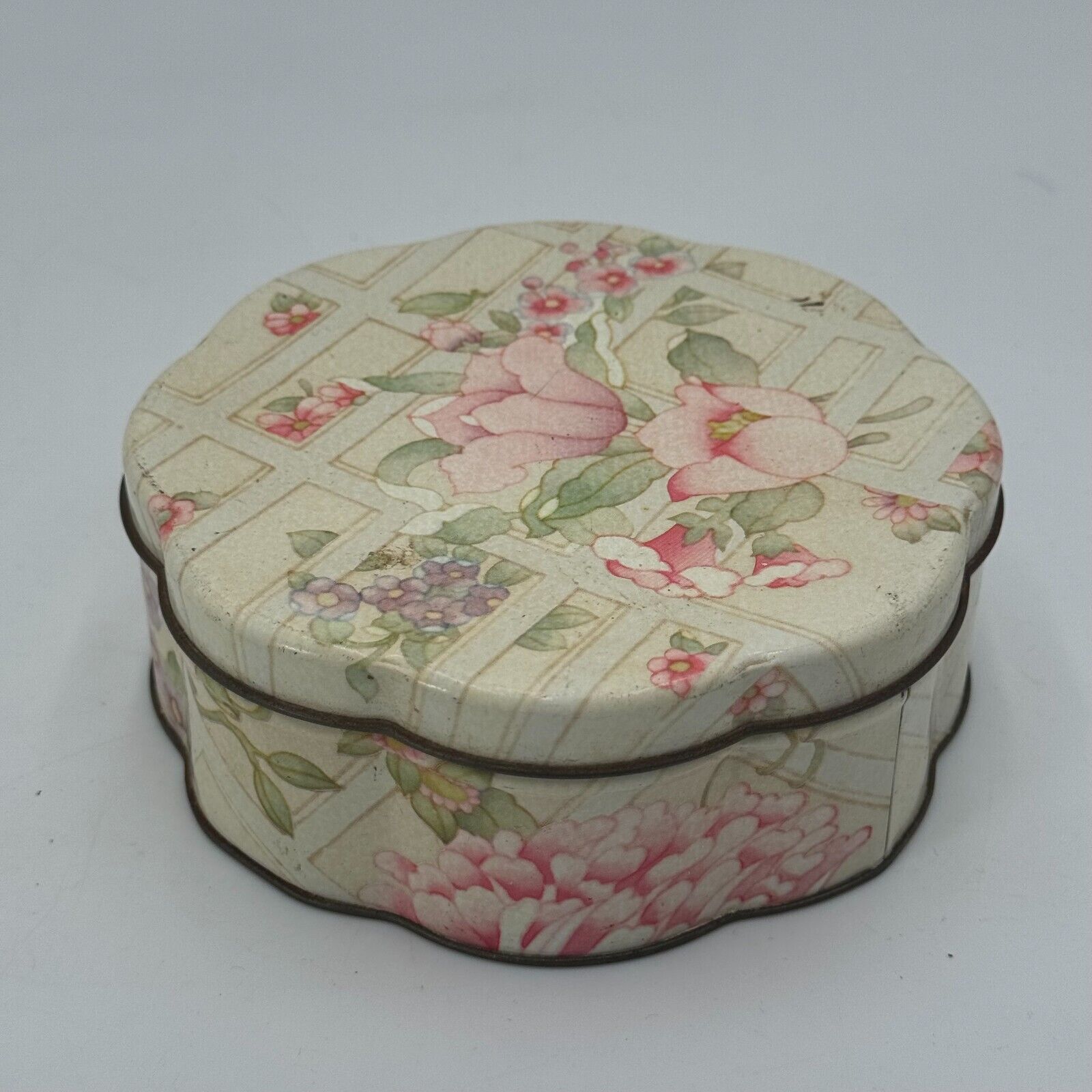 Avon Talcum Powder Puff Pink Tin W/ Scalloped Edges & Blossoms Design Original