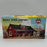 AHM Small Town Station HO 1:87 Train Building Model Kit