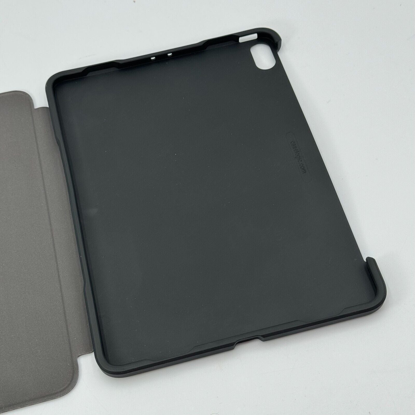 11” iPad Pro Case Logic Snapview Case With Pencil Holder Black - New In Box