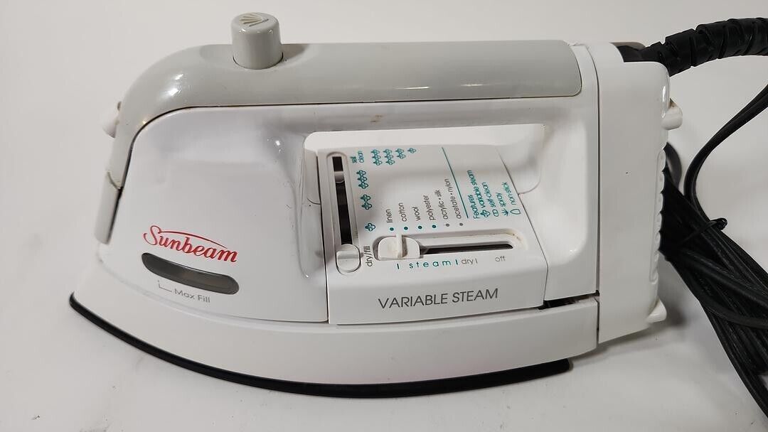 Sunbeam Variable White Steam Iron Model 3955 SELF CLEAN & NON STICK - Untested