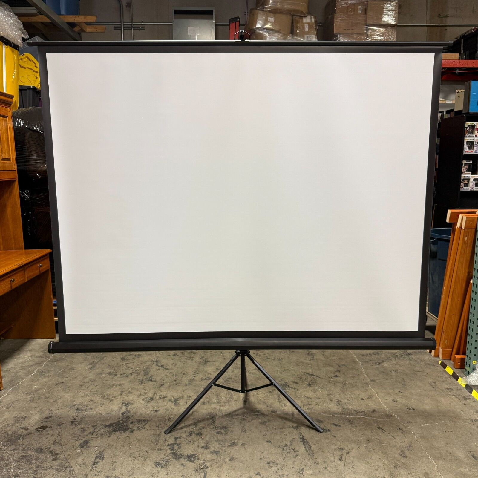 100-inch Video Projector Screen, Easy Fald-Out & Roll-Up Projection Display 4:3