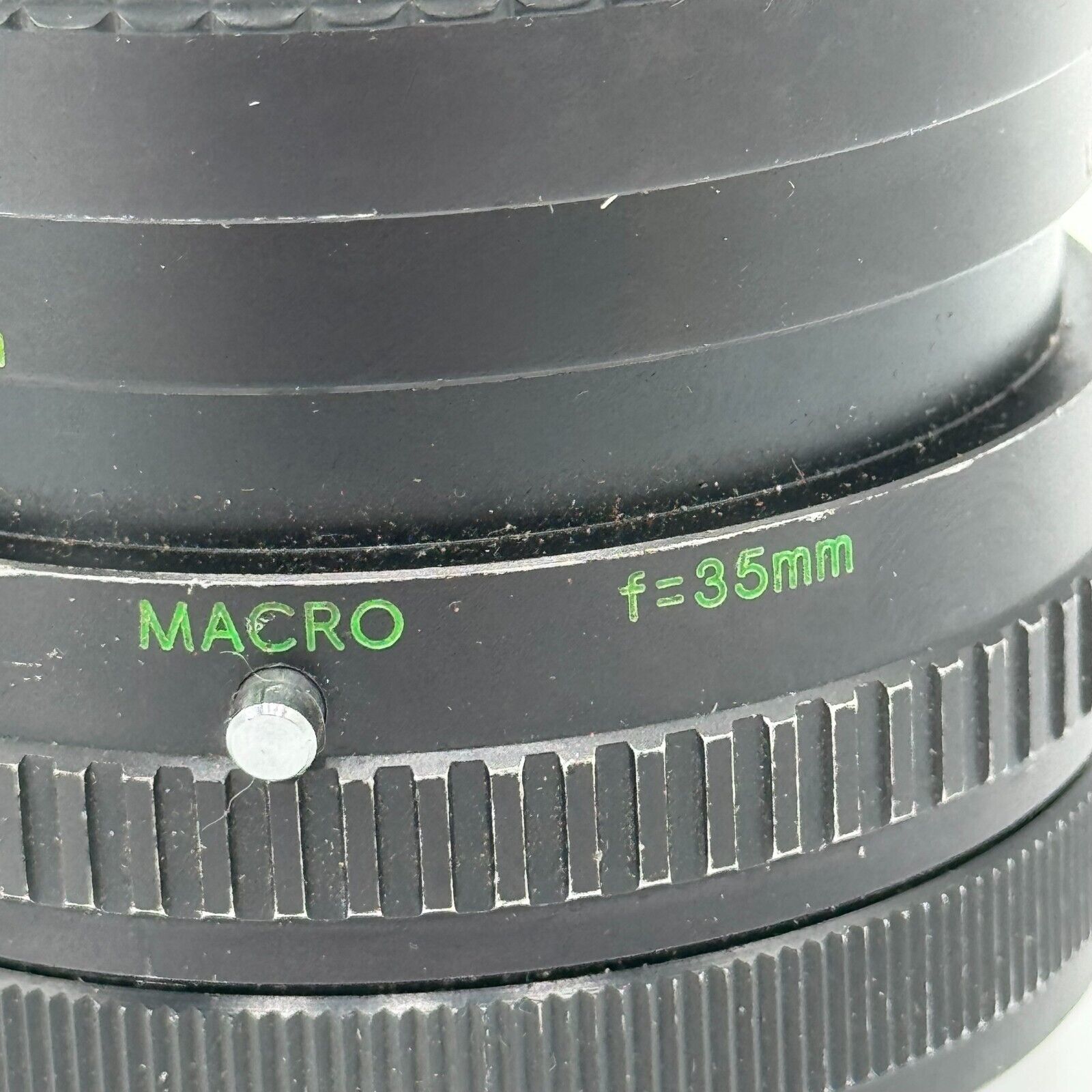 Makinon MC Auto Zoom 1 : 3.5-4.5 f=35-105mm Lens Made in Japan