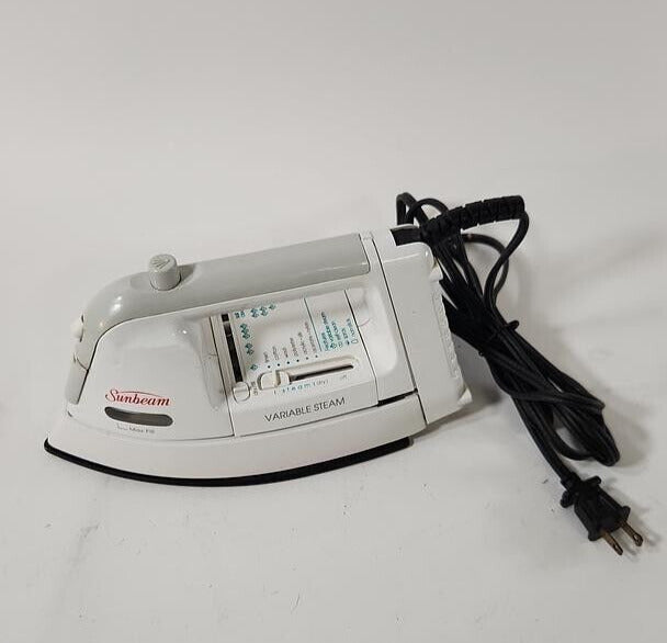 Sunbeam Variable White Steam Iron Model 3955 SELF CLEAN & NON STICK - Untested