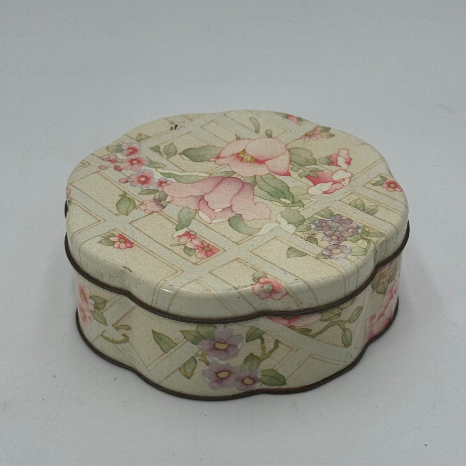 Avon Talcum Powder Puff Pink Tin W/ Scalloped Edges & Blossoms Design Original