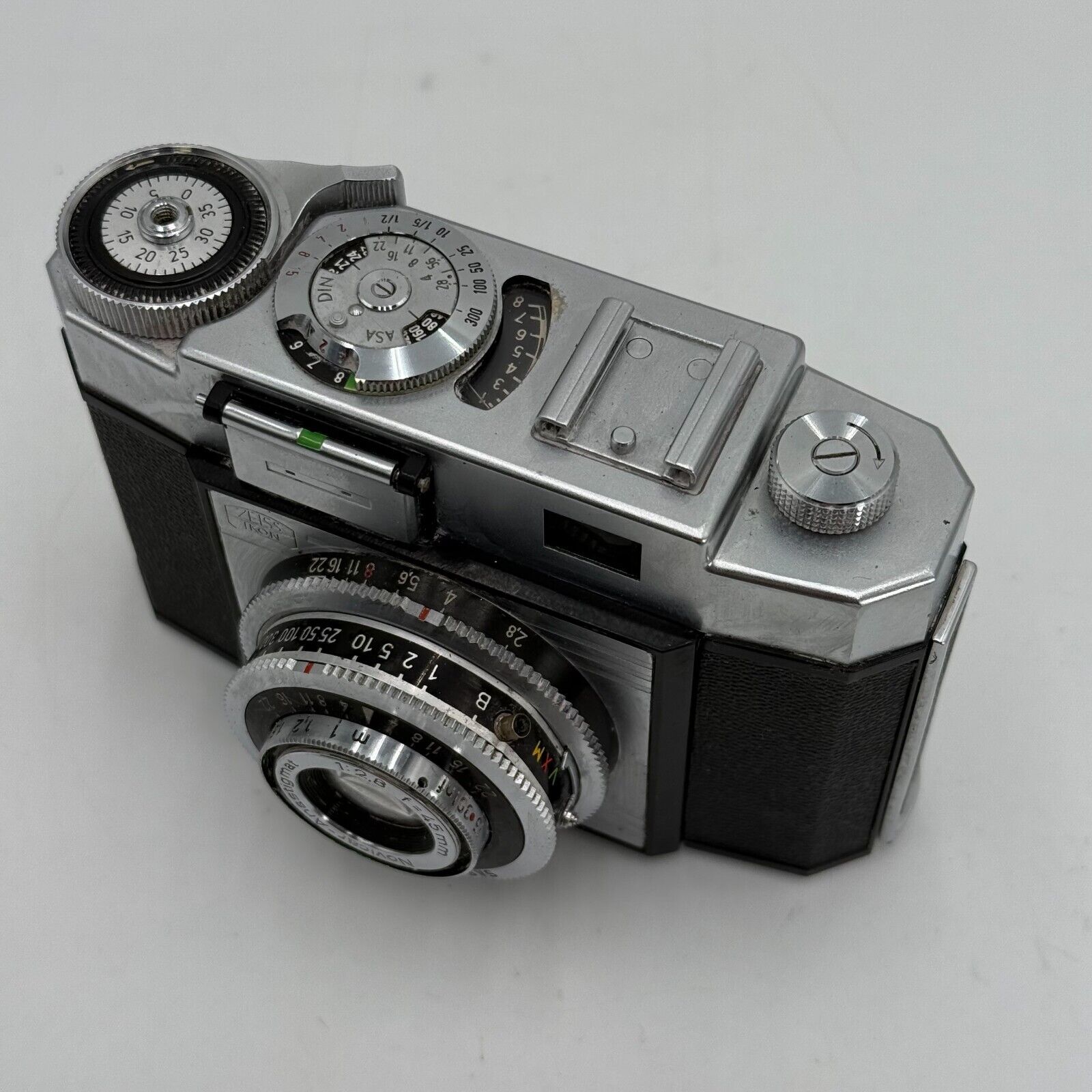 Zeiss Ikon 527/24 Rangefinder SLR Vintage Camera With 1:2.8 f45mm Novicar lens