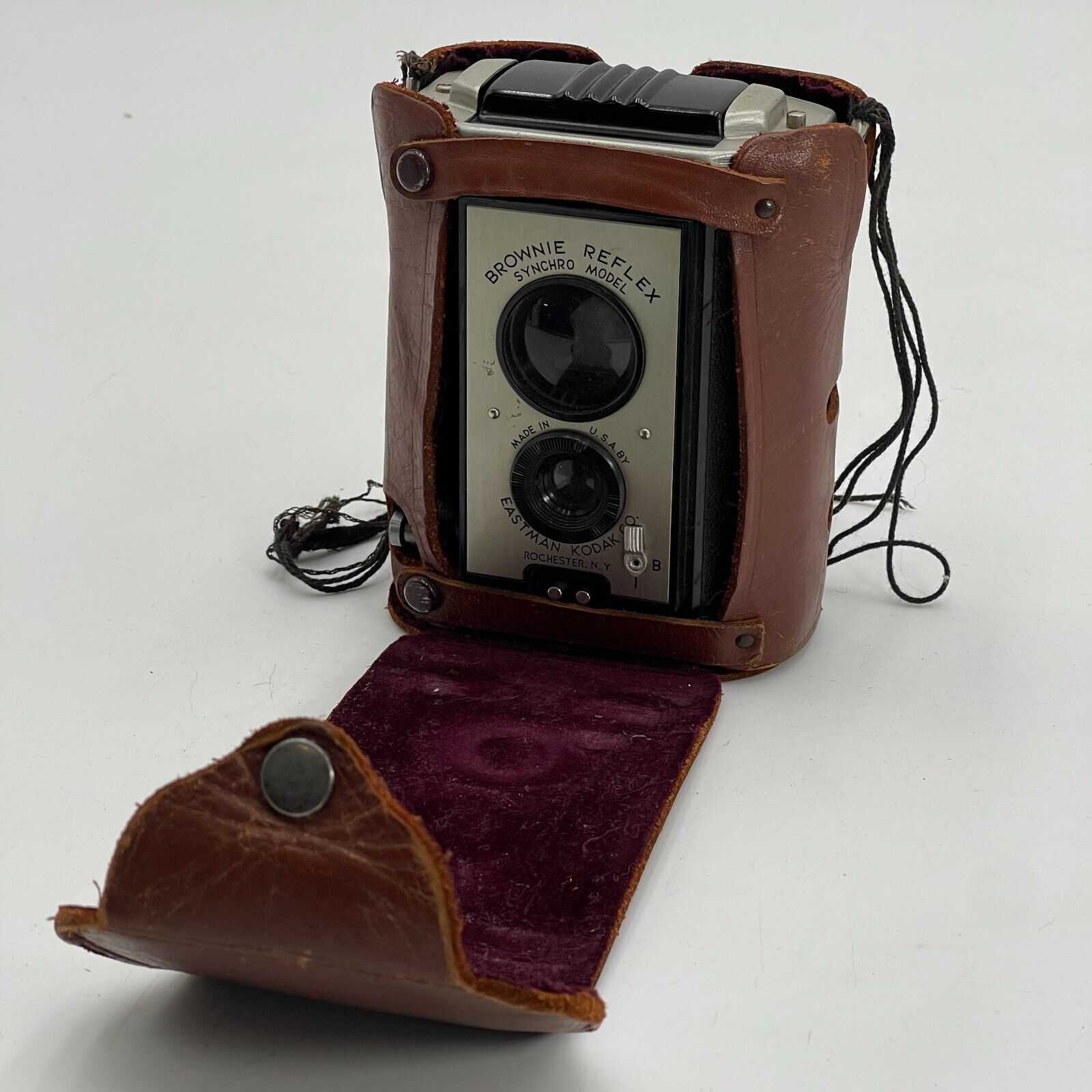 KODAK BROWNIE REFLEX SYNCHRO MODEL VINTAGE CAMERA