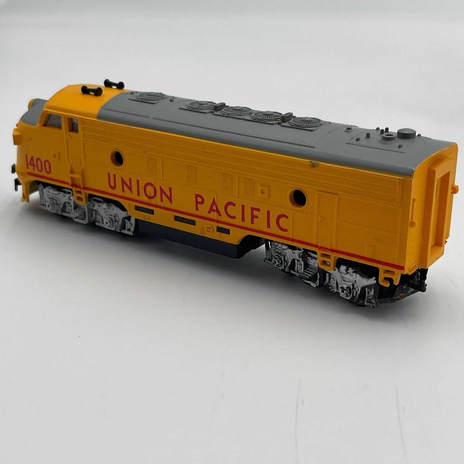 Life-Line Rail Chief Union Pacific Train Locomotive Set