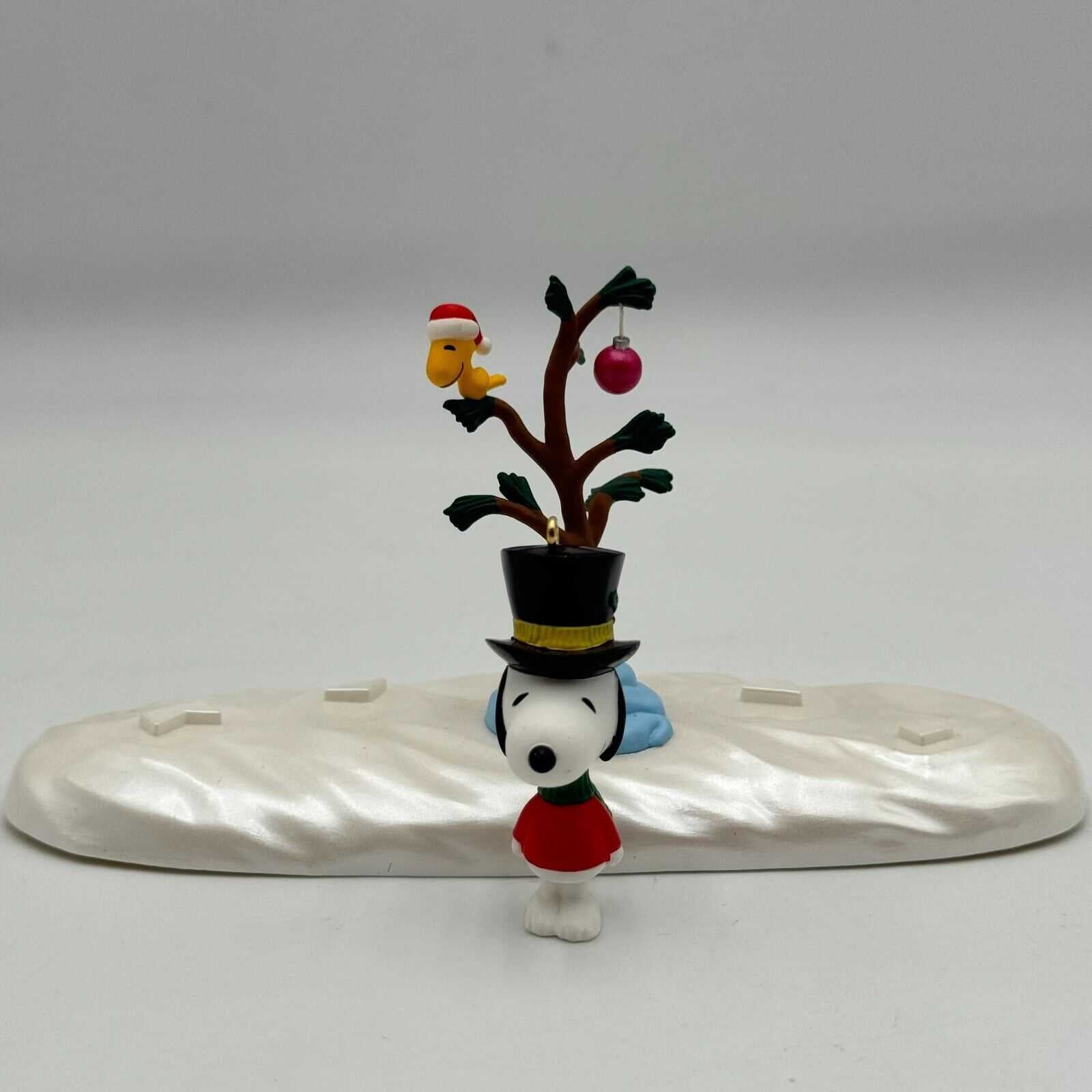 Snoopy & Woodstock Charlie Brown Christmas Collector’s Ornament Table Top 1994