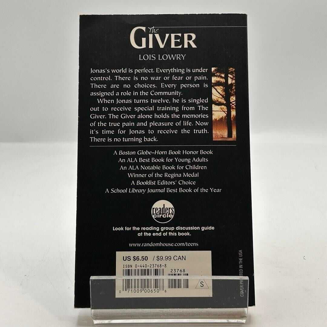 The Giver by Lois Lowry Laurel Leaf Books 2002 PAPERBACK BOOK