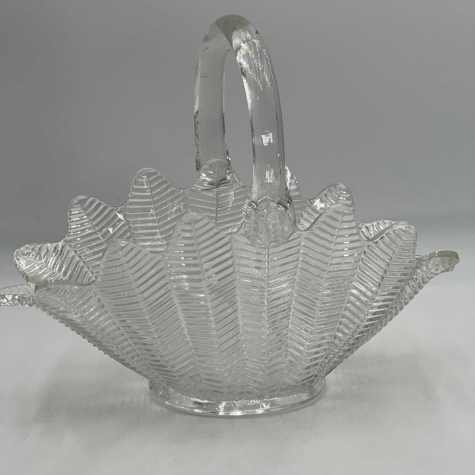 Vintage Large L.E. Smith Glass Clear Feather or Fern Pattern Basket 1940’s/50s