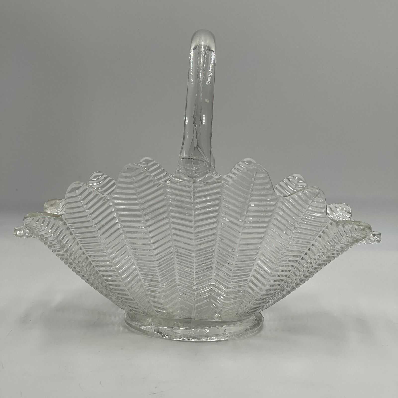 Vintage Large L.E. Smith Glass Clear Feather or Fern Pattern Basket 1940’s/50s